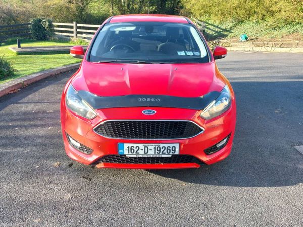 Ford Focus Hatchback, Diesel, 2016, Red