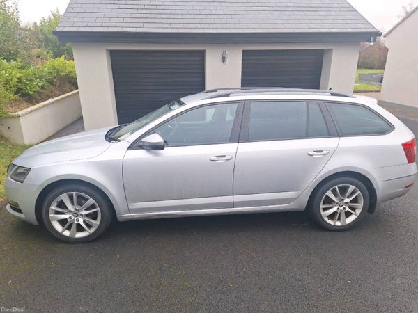 Skoda Octavia Hatchback, Diesel, 2018, Silver