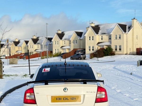 Skoda Octavia Saloon, Diesel, 2013, White