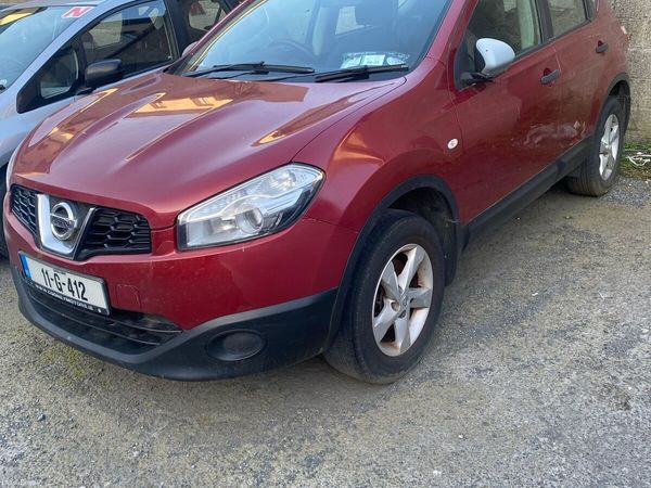 Nissan Qashqai Hatchback, Diesel, 2011, Red