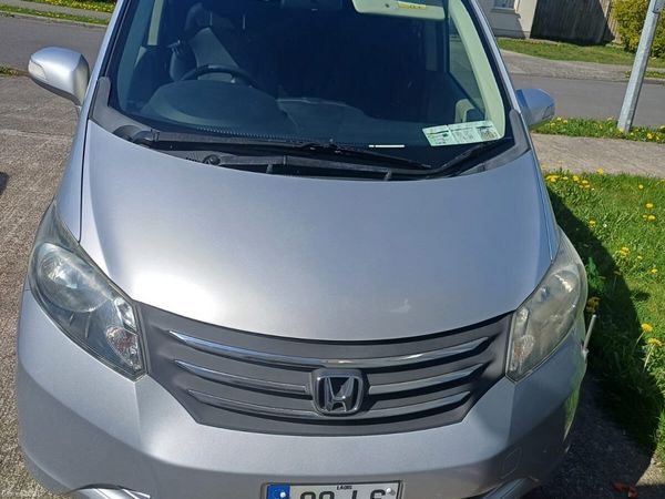 Honda Freed MPV, Petrol, 2009, Silver