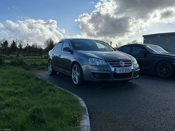 Volkswagen Jetta Saloon, Diesel, 2010, Grey