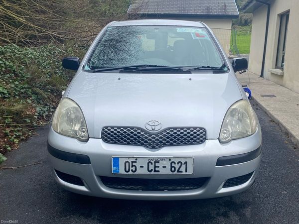 Toyota Yaris Hatchback, Petrol, 2005, Silver