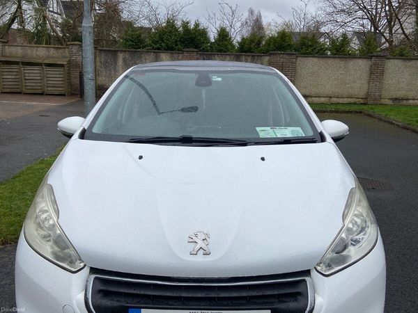 Peugeot 208 Hatchback, Petrol, 2014, White