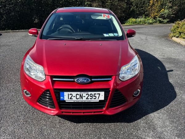 Ford Focus Hatchback, Petrol, 2012, Red