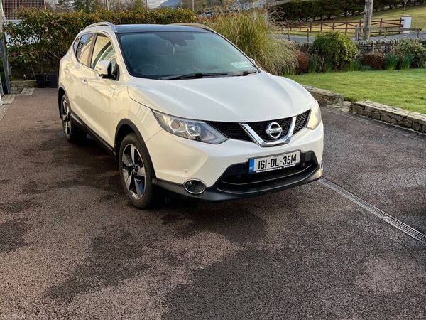 Nissan Qashqai Hatchback, Diesel, 2016, White