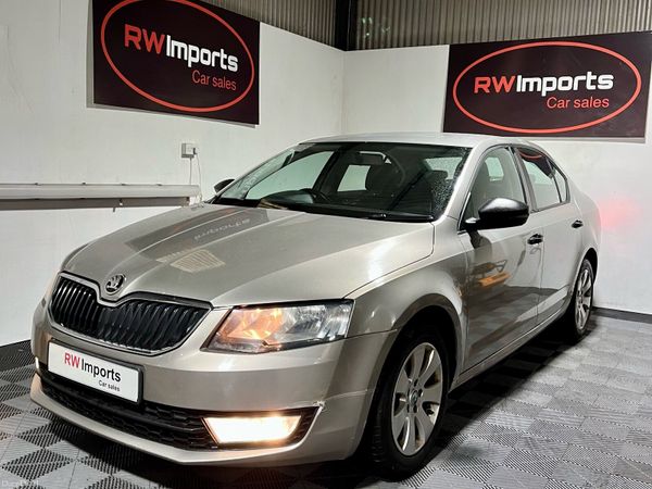Skoda Octavia Saloon, Diesel, 2015, Beige