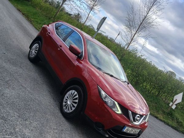 Nissan Qashqai Hatchback, Diesel, 2015, Red