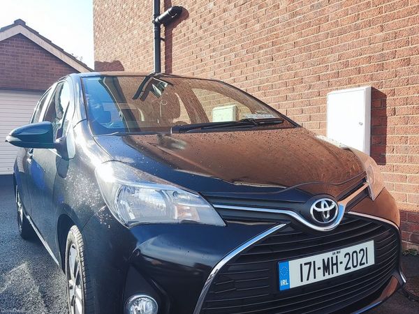 Toyota Yaris Hatchback, Petrol, 2017, Black