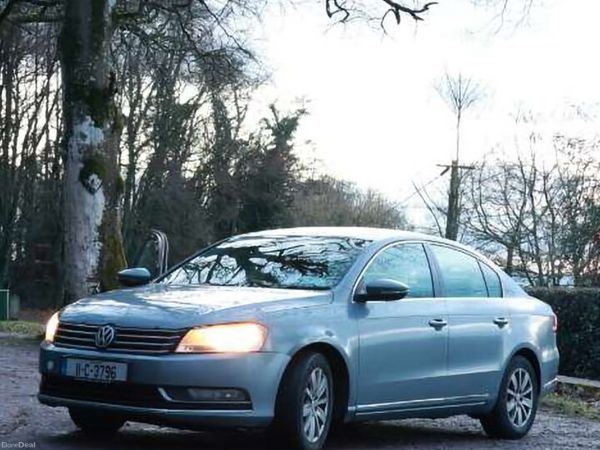Volkswagen Passat Saloon, Diesel, 2011, Grey