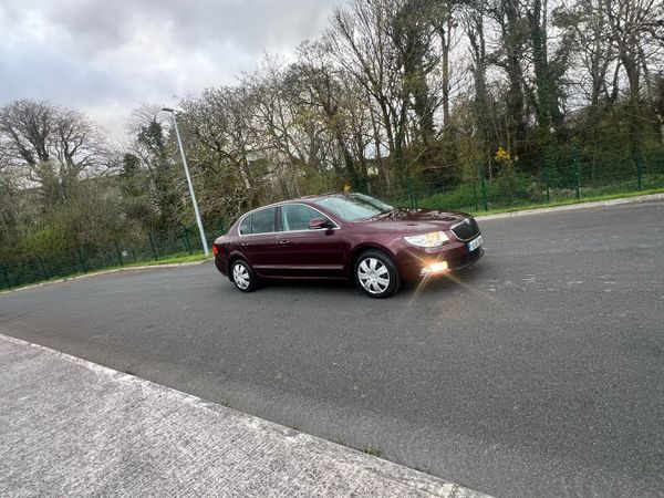 Skoda Superb Saloon, Diesel, 2010, Red