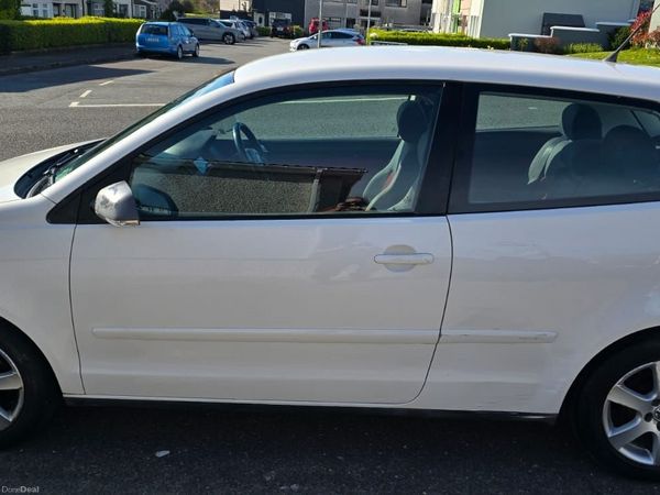 Volkswagen Polo Hatchback, Petrol, 2008, White