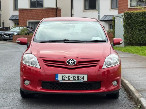 Toyota Auris Hatchback, Diesel, 2012, Red