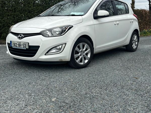 Hyundai i20 Hatchback, Petrol, 2014, White