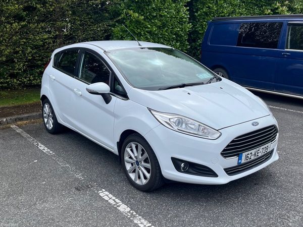 Ford Fiesta Hatchback, Petrol, 2016, White