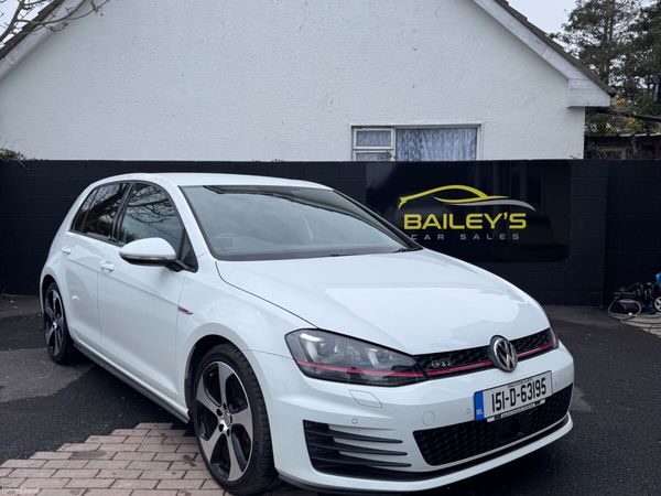 Volkswagen Golf Hatchback, Petrol, 2015, White