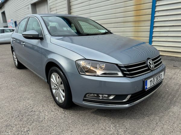 Volkswagen Passat Saloon, Petrol, 2011, Grey