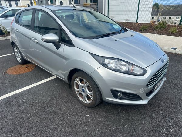 Ford Fiesta Hatchback, Petrol, 2015, Silver