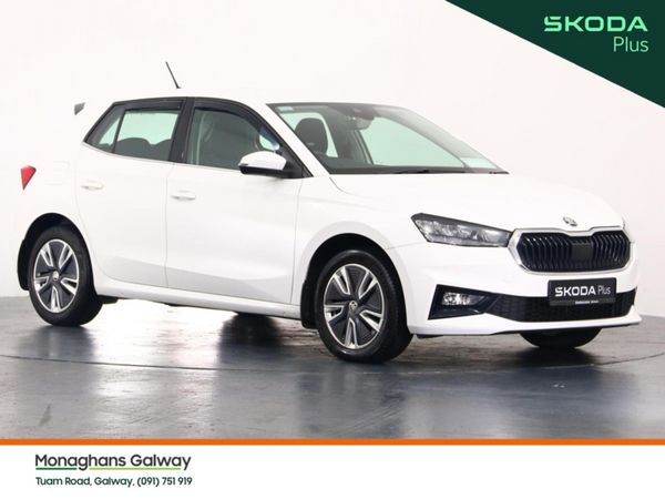 Skoda Fabia Hatchback, Petrol, 2022, White