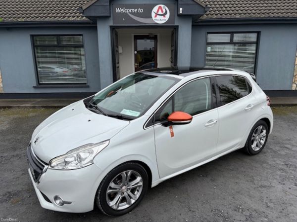Peugeot 208 Hatchback, Petrol, 2014, White