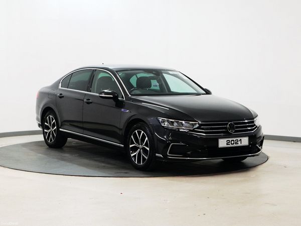 Volkswagen Passat Saloon, Petrol Hybrid, 2021, Grey