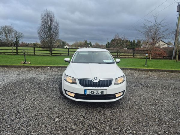 Skoda Octavia Saloon, Diesel, 2014, White