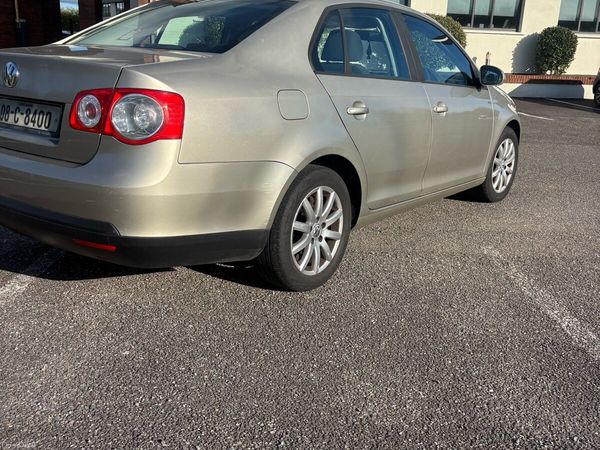 Volkswagen Jetta Saloon, Petrol, 2008, Beige