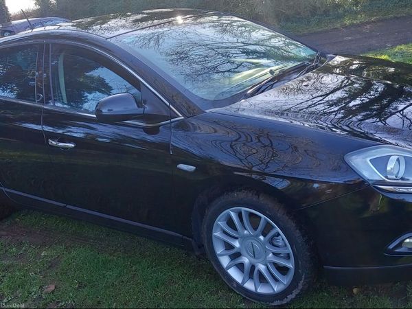 Chrysler Delta Hatchback, Diesel, 2013, Black