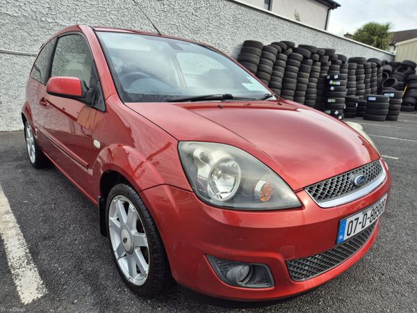 Ford Fiesta Hatchback, Petrol, 2007, Red