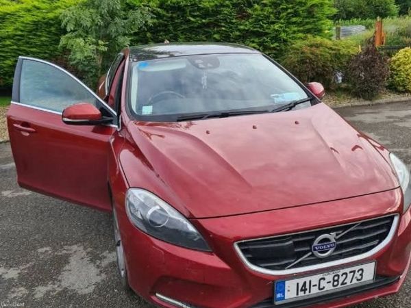Volvo V40 Hatchback, Diesel, 2014, Red