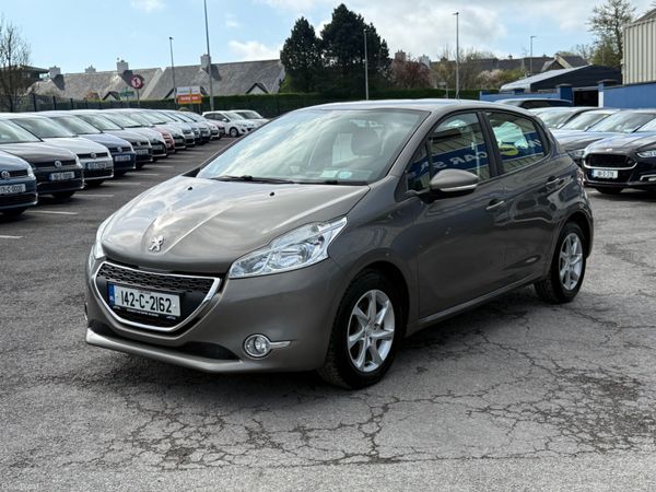 Peugeot 208 Hatchback, Petrol, 2014, Grey