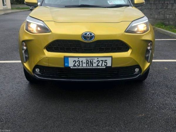 Toyota Yaris Cross Hatchback, Petrol Hybrid, 2023, Yellow