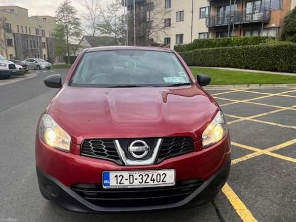 Nissan Qashqai Hatchback, Petrol, 2012, Red
