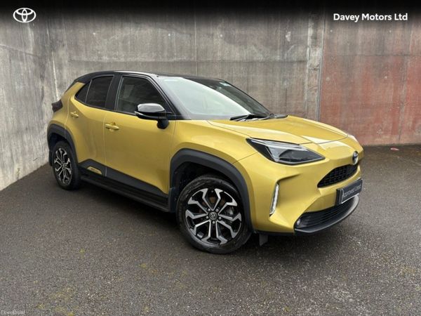 Toyota Yaris Cross Hatchback, Petrol Hybrid, 2022, Gold