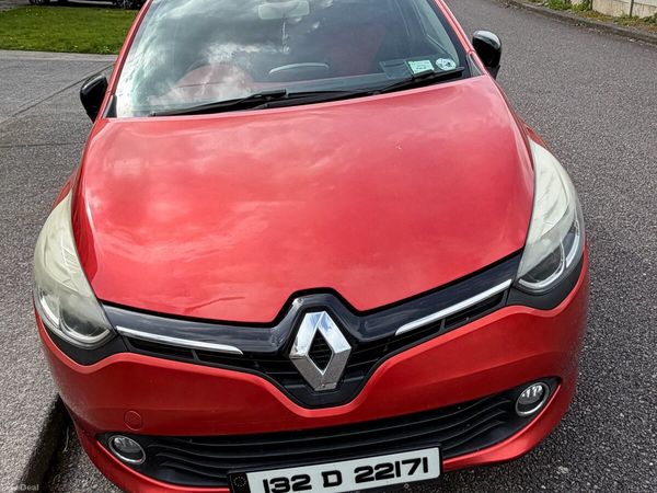 Renault Clio Hatchback, Petrol, 2013, Red