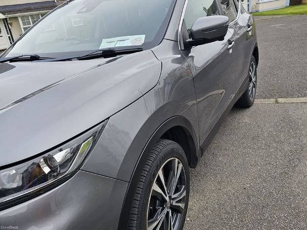 Nissan Qashqai Hatchback, Diesel, 2019, Grey