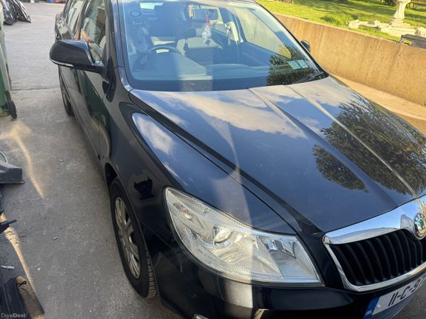 Skoda Octavia Saloon, Petrol, 2011, Black