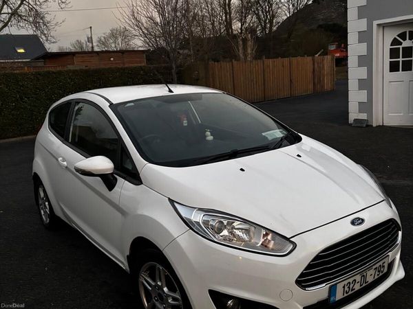 Ford Fiesta Hatchback, Petrol, 2013, White