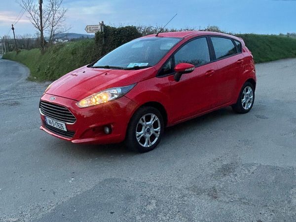 Ford Fiesta Hatchback, Petrol, 2014, Red