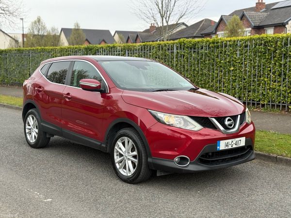 Nissan Qashqai Hatchback, Diesel, 2014, Red