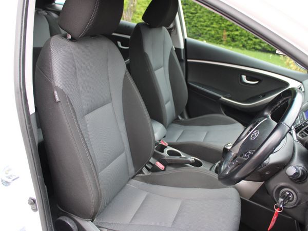 Toyota Corolla Saloon, Diesel, 2017, White