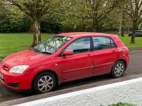 Toyota Corolla Hatchback, Petrol, 2005, Red