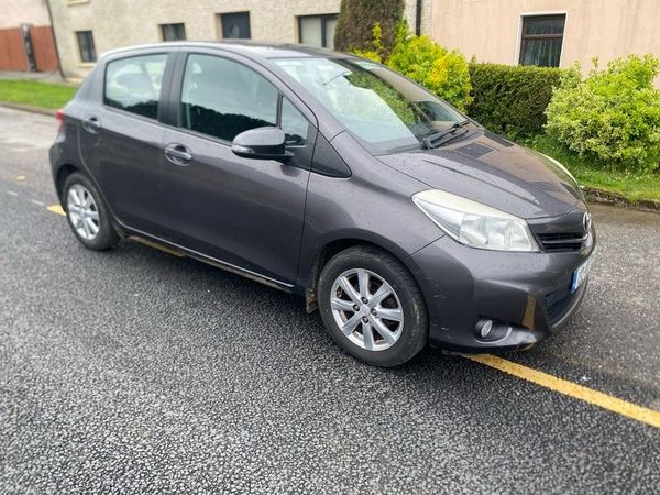 Toyota Yaris Hatchback, Petrol, 2013, Grey