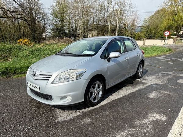 Toyota Auris Hatchback, Petrol, 2011, Silver
