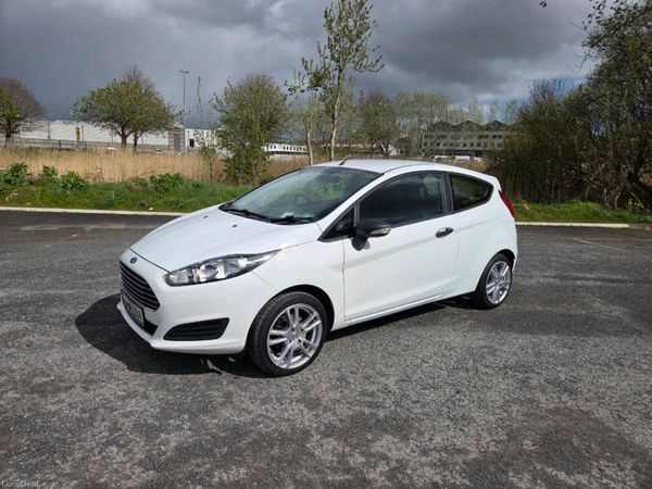 Ford Fiesta Hatchback, Petrol, 2014, White