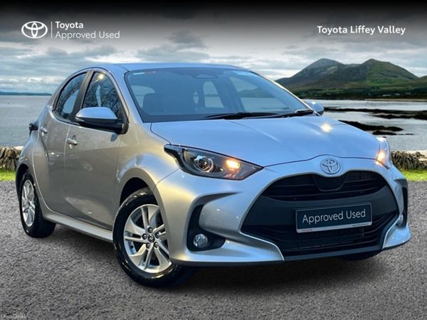 Toyota Yaris Hatchback, Petrol Hybrid, 2025, Silver