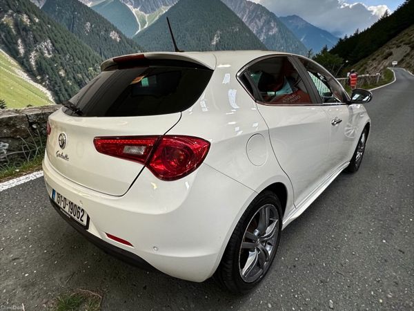 Alfa Romeo Giulietta Hatchback, Diesel, 2015, White