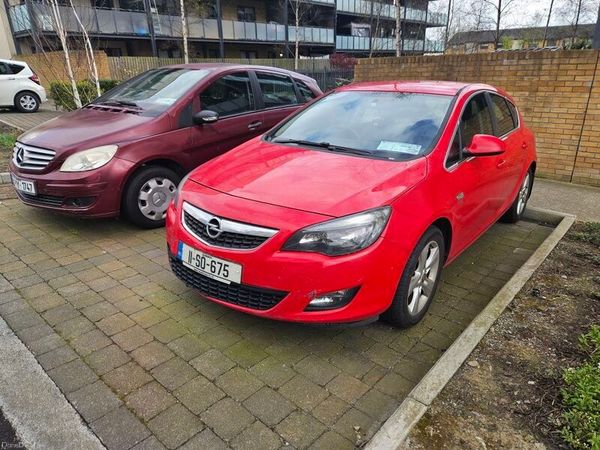 Opel Astra Hatchback, Diesel, 2011, Red