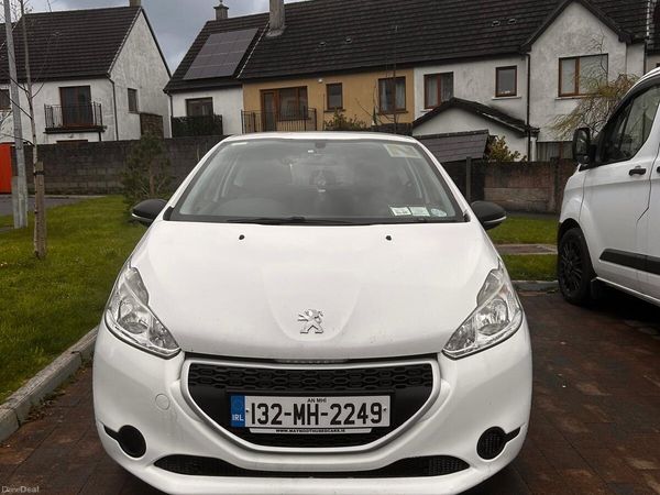 Peugeot 208 Hatchback, Petrol, 2013, White