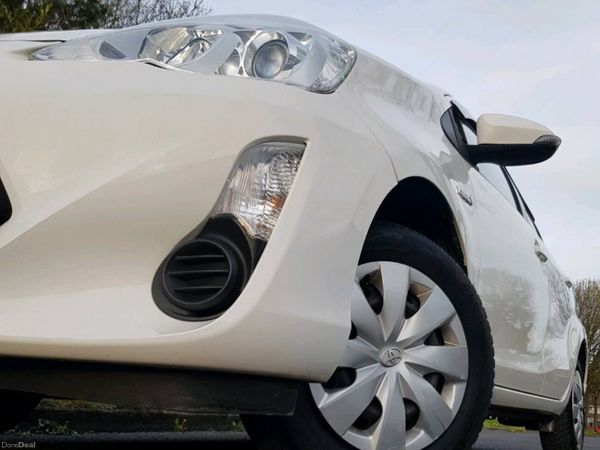 Toyota Aqua Hatchback, Petrol Hybrid, 2015, White